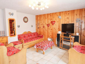 Appartement savoyard cosy avec balcon et équipements complets, idéal pour familles et animaux acceptés - FR-1-624-87